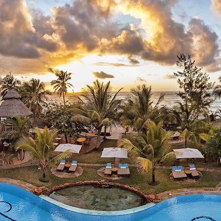 Afrochic Diani Hotel Укунда Екстериор снимка