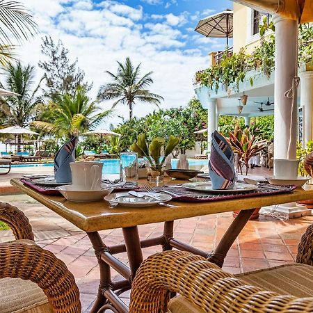 Afrochic Diani Hotel Укунда Екстериор снимка