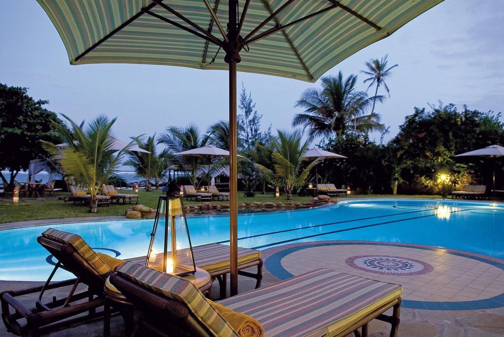 Afrochic Diani Hotel Укунда Екстериор снимка