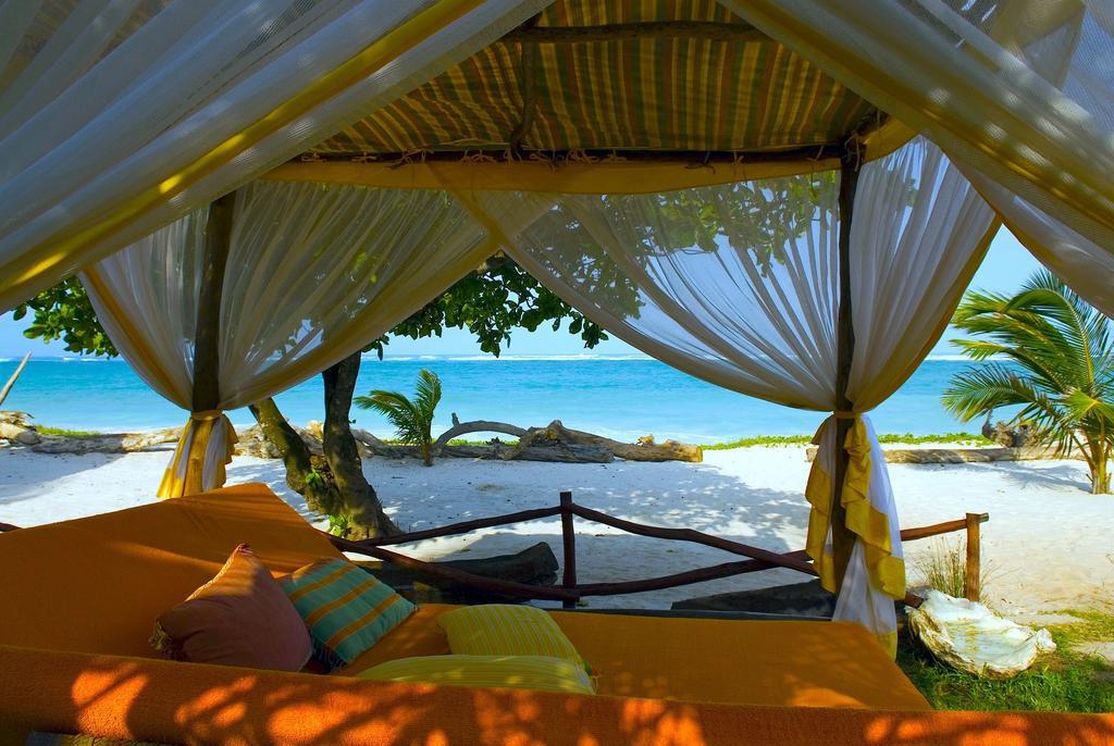 Afrochic Diani Hotel Укунда Екстериор снимка
