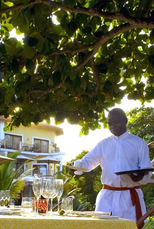 Afrochic Diani Hotel Укунда Екстериор снимка