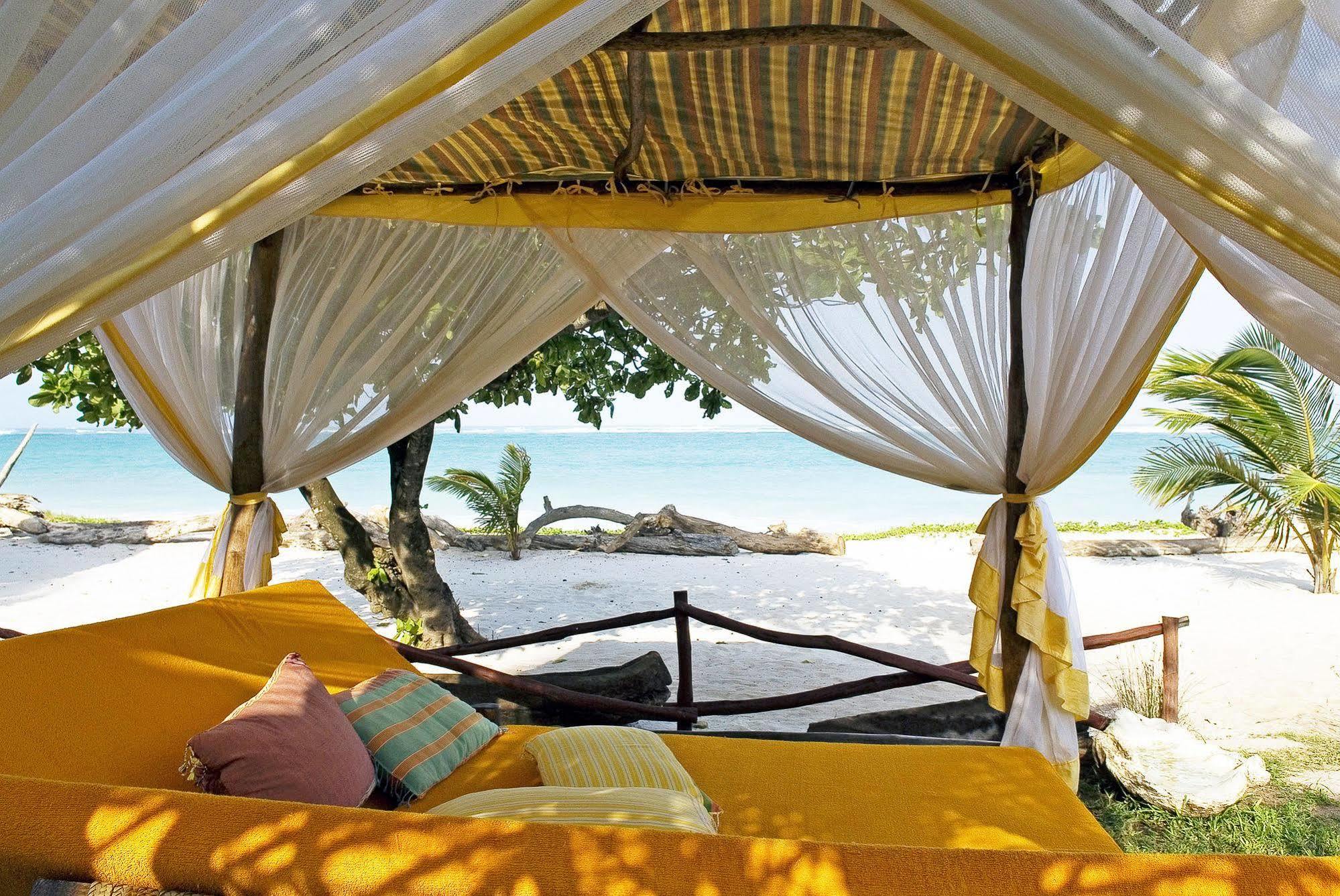 Afrochic Diani Hotel Укунда Екстериор снимка