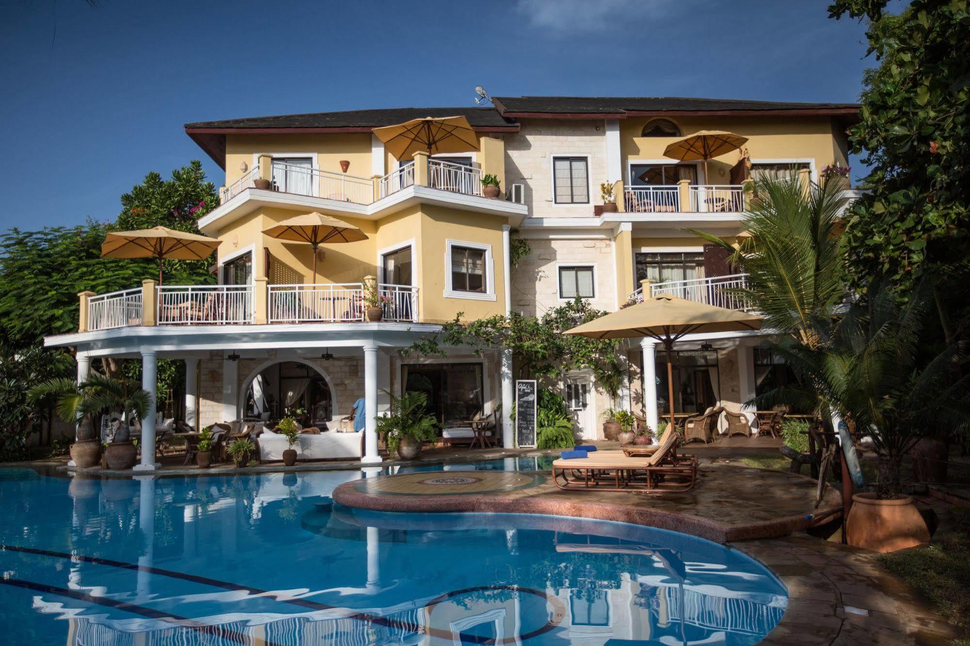 Afrochic Diani Hotel Укунда Екстериор снимка