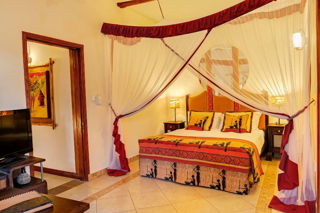 Afrochic Diani Hotel Укунда Екстериор снимка